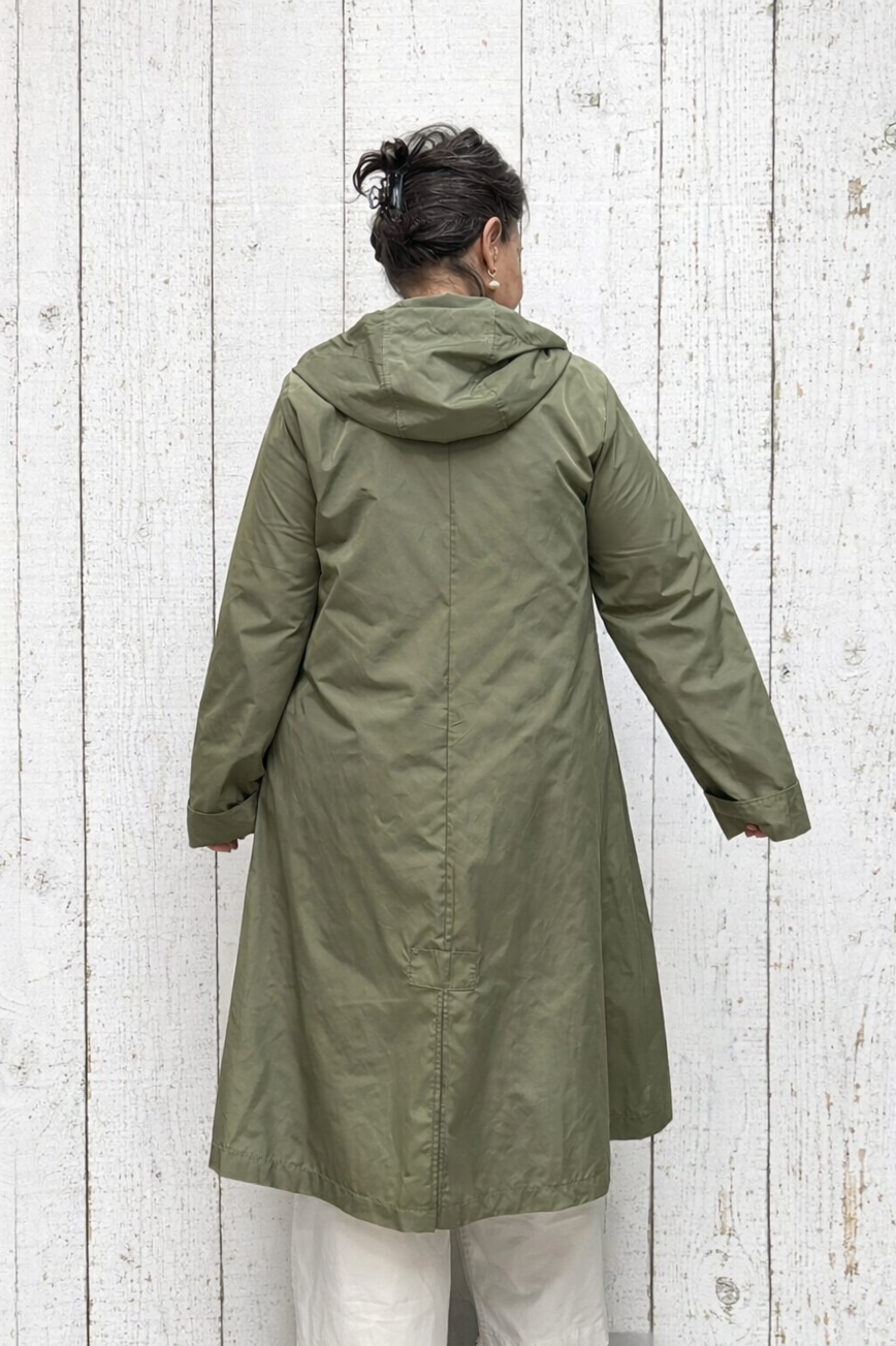 Trench sportivo in materiale tecnico